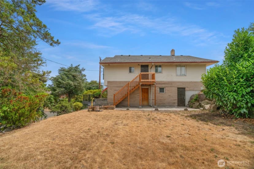 Property photo for 2117 S Bayview Street, Seattle photo 4