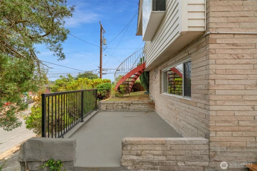 Property photo for 2117 S Bayview Street, Seattle photo 5