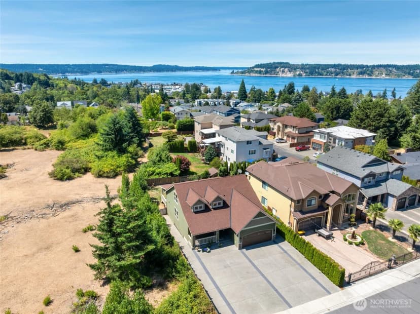 Property photo for 2010 Crystal Springs Road W, Tacoma photo 32