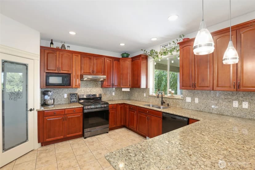 Property photo for 2010 Crystal Springs Road W, Tacoma photo 10