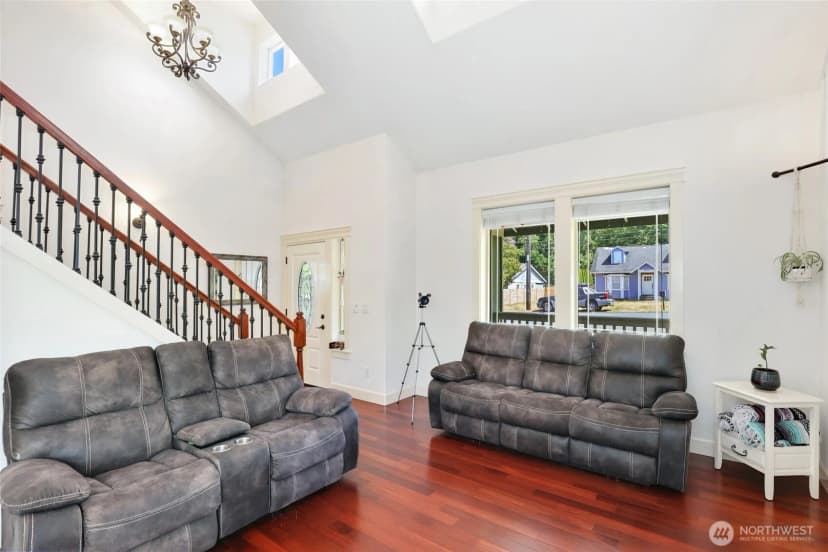 Property photo for 2010 Crystal Springs Road W, Tacoma photo 5