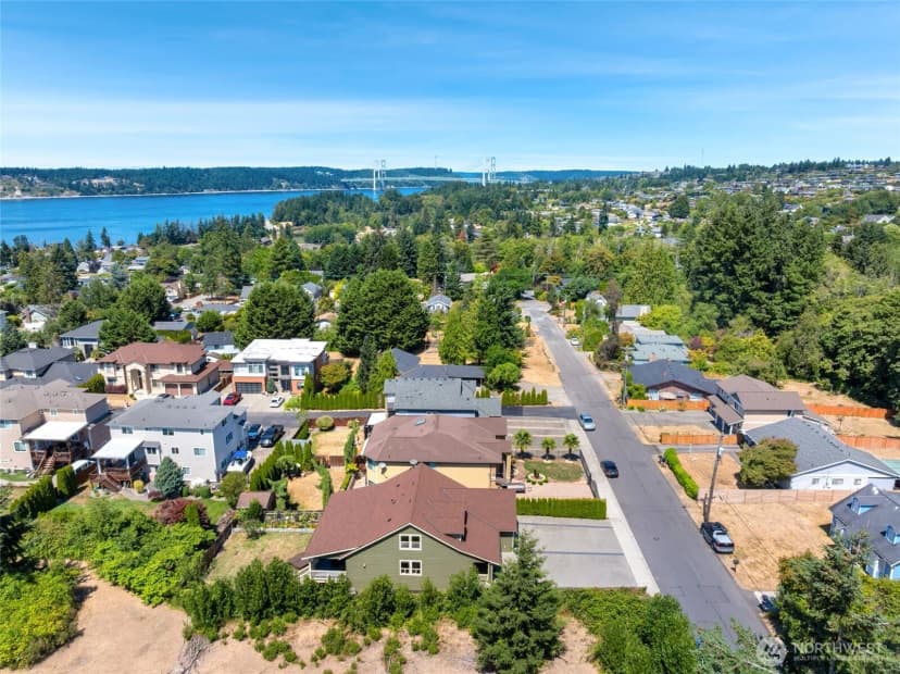 Property photo for 2010 Crystal Springs Road W, Tacoma photo 35
