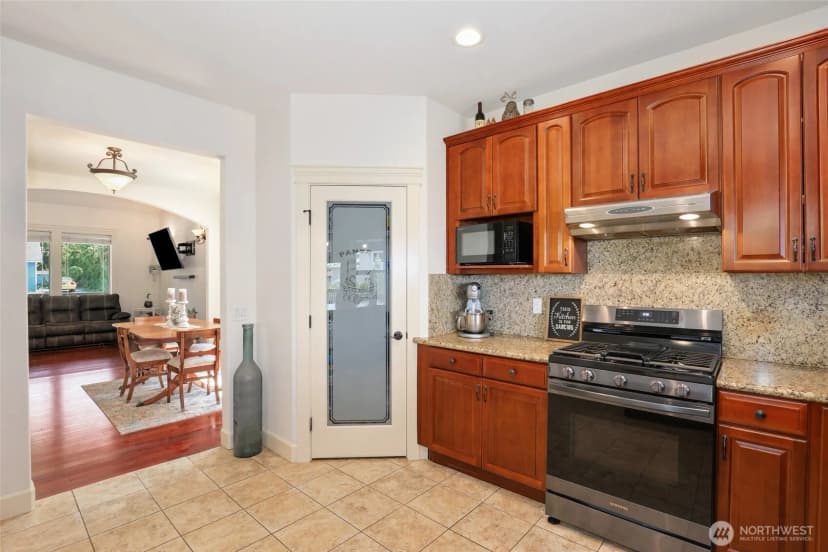 Property photo for 2010 Crystal Springs Road W, Tacoma photo 11
