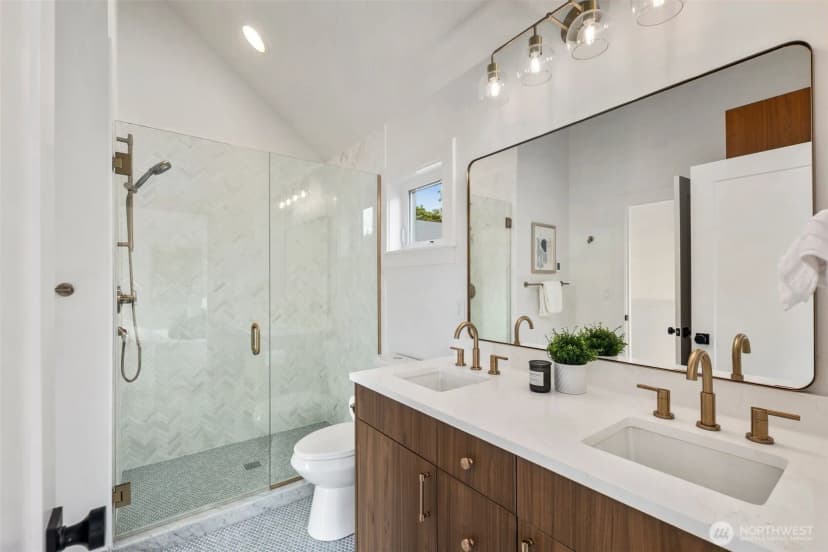 Property photo for 2937 36th Avenue S, Seattle photo 18