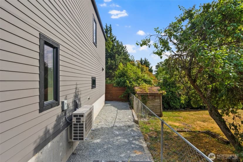 Property photo for 2937 36th Avenue S, Seattle photo 27