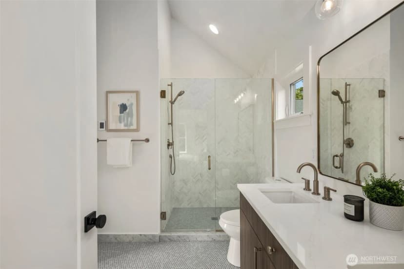 Property photo for 2937 36th Avenue S, Seattle photo 19