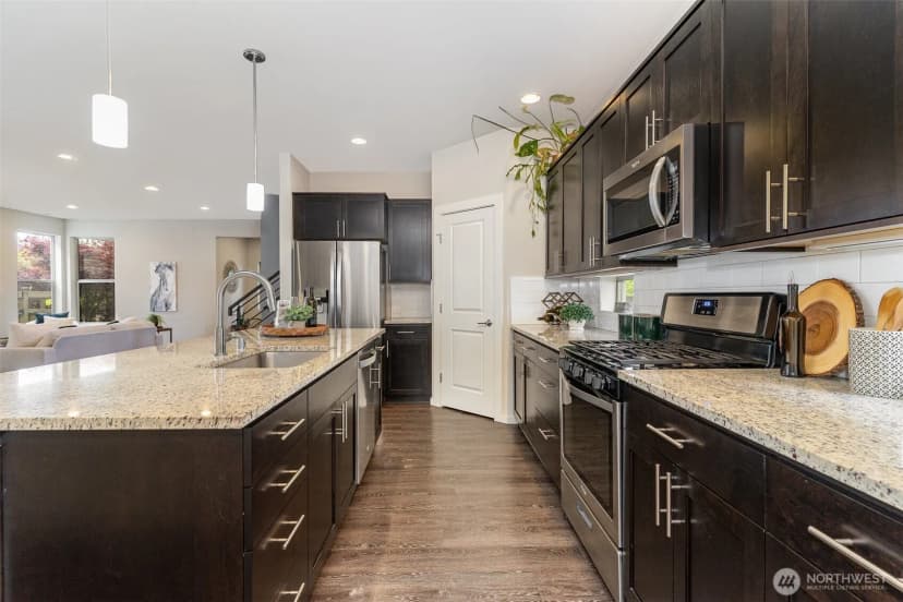 Property photo for 32977 Skyline Lane, Black Diamond photo 9