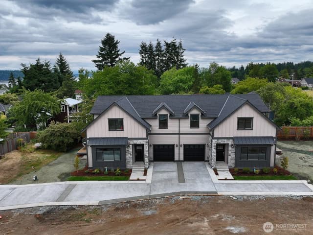 Property photo for 683 3rd Street #1(a), Langley photo 4