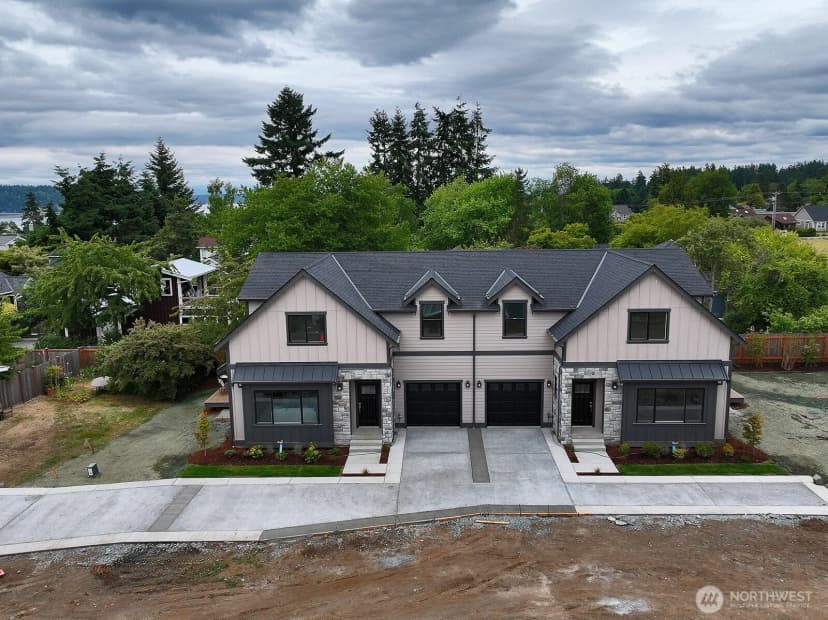 Property photo for 683 3rd Street #1(a), Langley photo 4