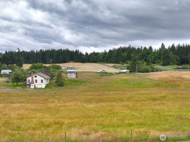 Property photo for 683 3rd Street #1(a), Langley photo 3