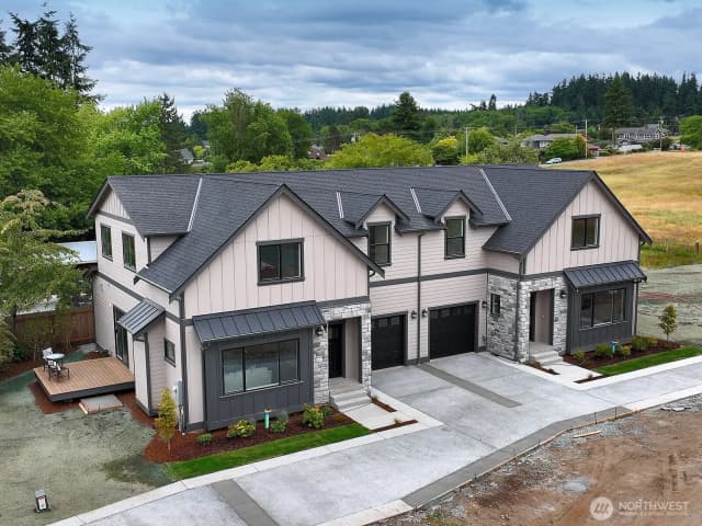 Property photo for 683 3rd Street #1(a), Langley photo 2