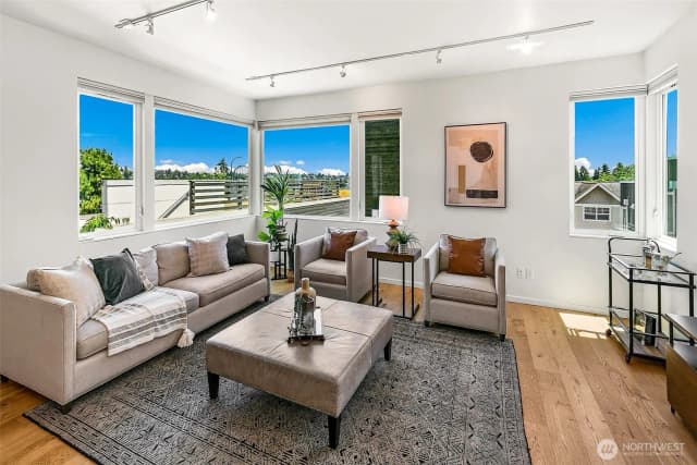 Property photo for 3004 5th Avenue W, Seattle photo 5