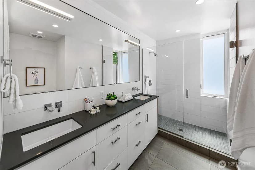 Property photo for 3004 5th Avenue W, Seattle photo 17