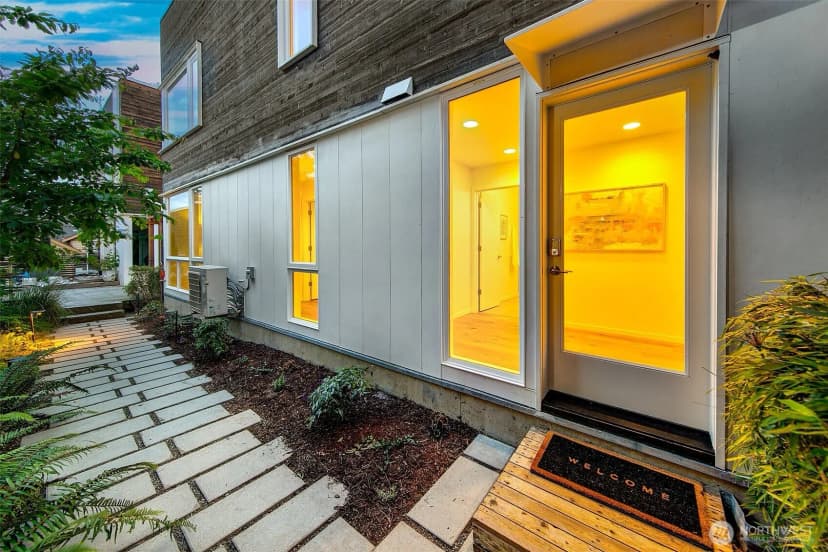 Property photo for 3004 5th Avenue W, Seattle photo 25