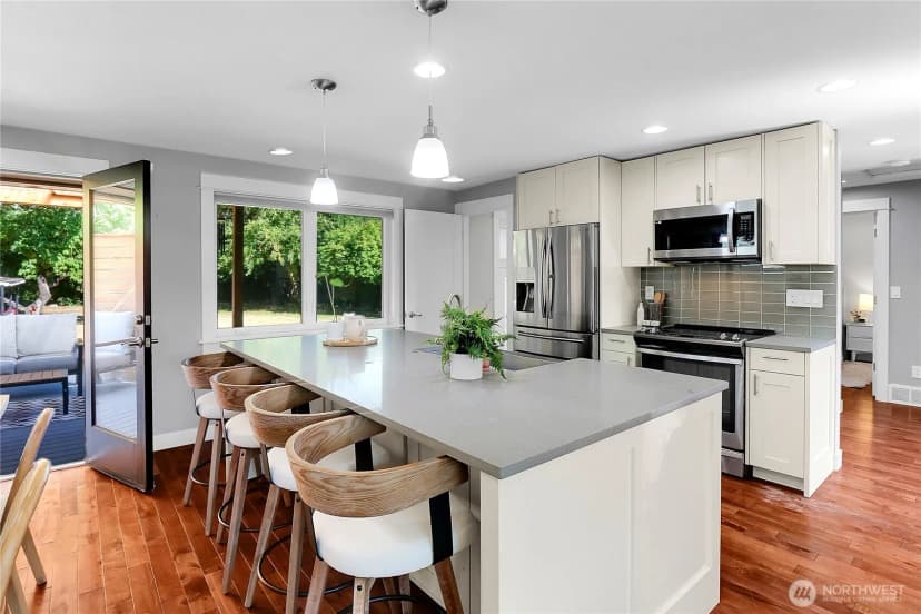Property photo for 5020 47th Avenue Ne, Seattle photo 6
