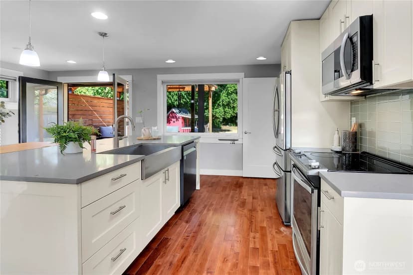 Property photo for 5020 47th Avenue Ne, Seattle photo 5