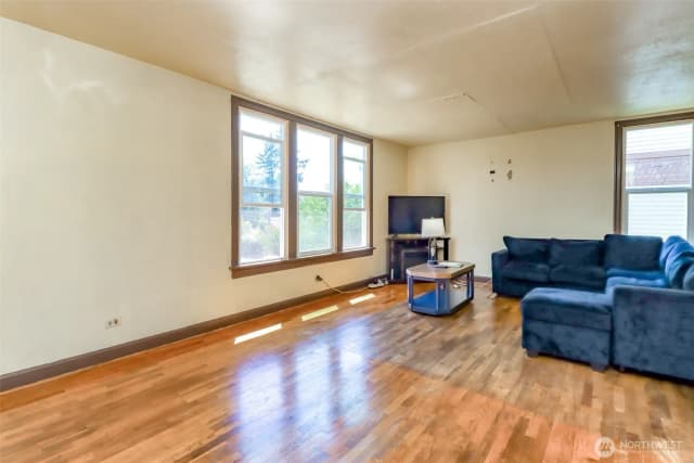 Property photo for 285 Earlington Avenue Sw, Renton photo 4