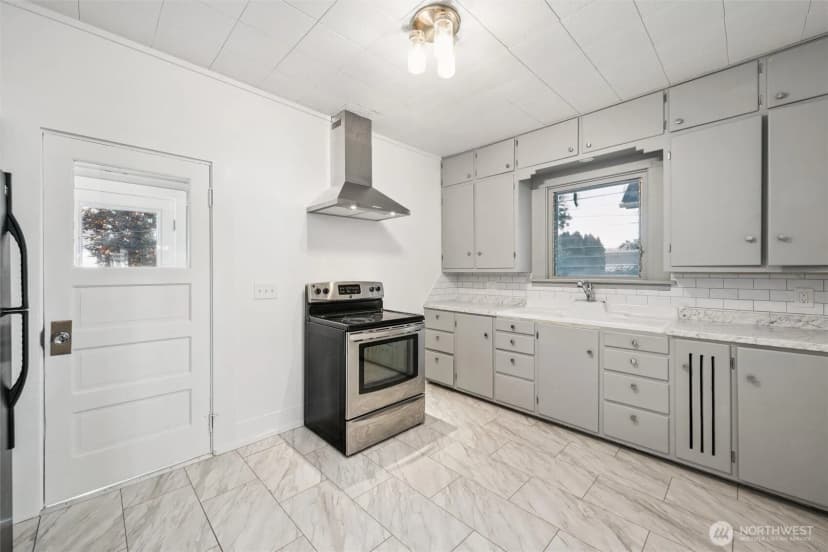 Property photo for 2014 Iron Street, Bellingham photo 9