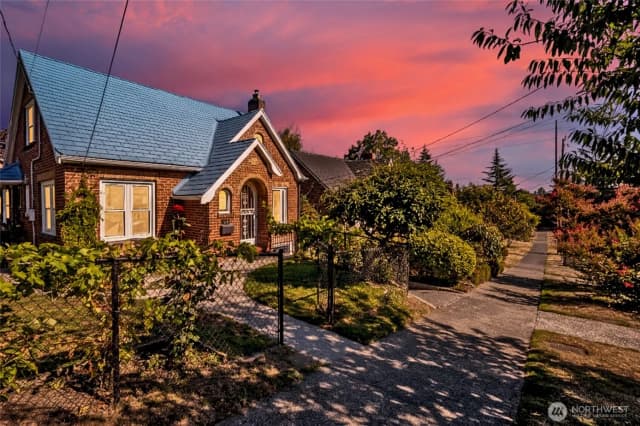 Property photo for 334 Ne 57th Street, Seattle
