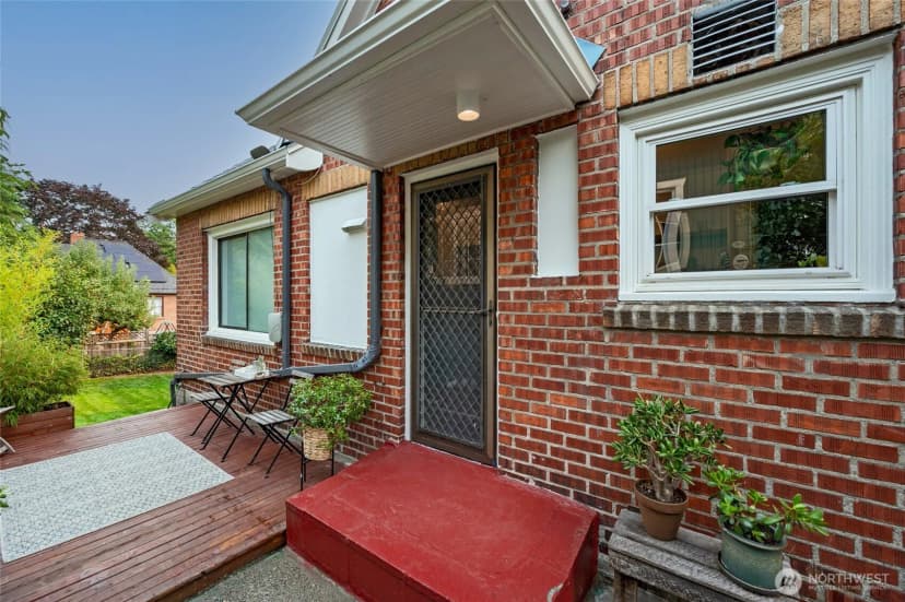 Property photo for 334 Ne 57th Street, Seattle photo 32