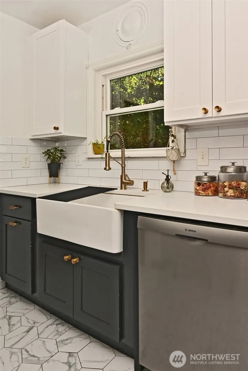 Property photo for 334 Ne 57th Street, Seattle photo 14