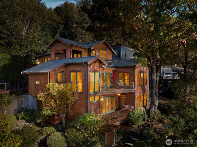 Property photo for 2563 Perkins Lane W, Seattle photo 3
