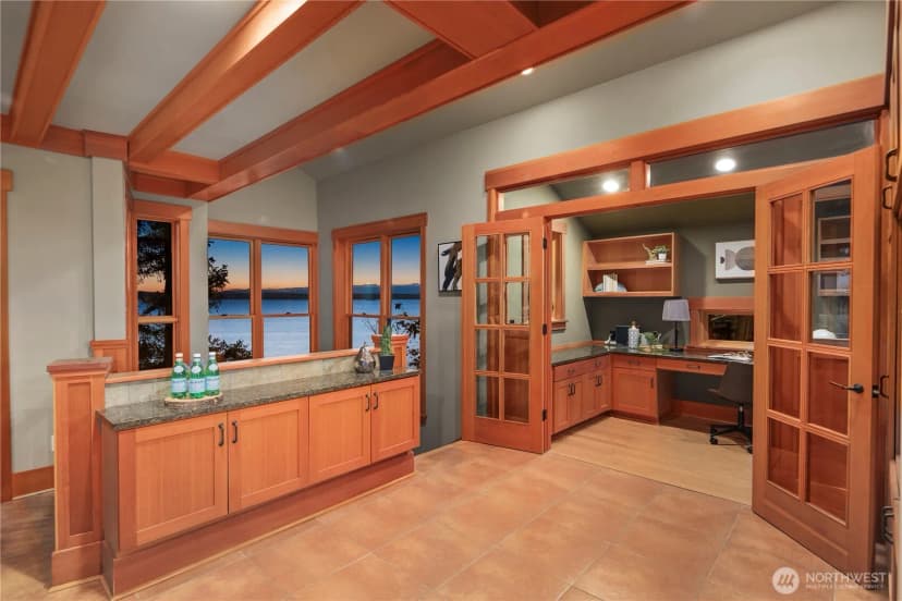 Property photo for 2563 Perkins Lane W, Seattle photo 10