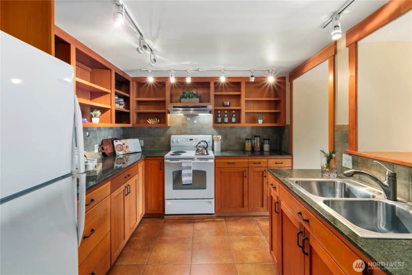 Property photo for 2563 Perkins Lane W, Seattle photo 36