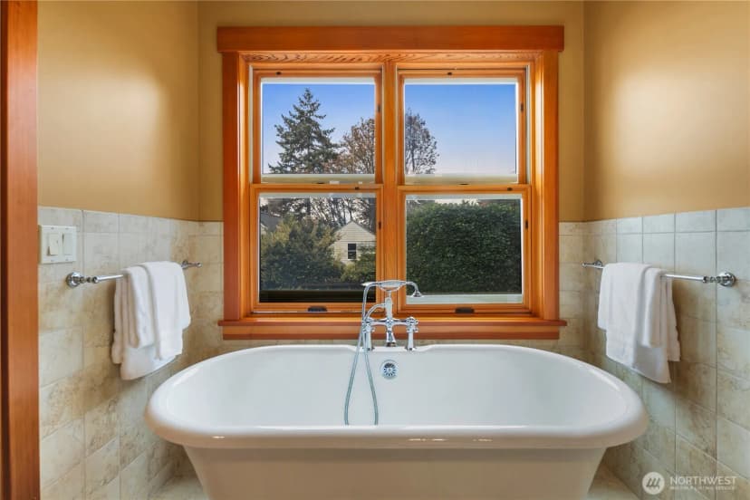 Property photo for 2563 Perkins Lane W, Seattle photo 27