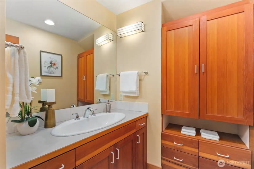 Property photo for 2563 Perkins Lane W, Seattle photo 33