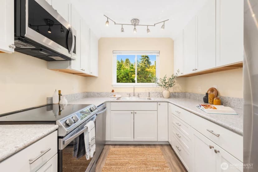 Property photo for 13279 15th Avenue Ne #b-20, Seattle photo 12