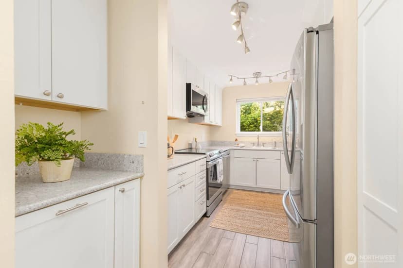 Property photo for 13279 15th Avenue Ne #b-20, Seattle photo 11