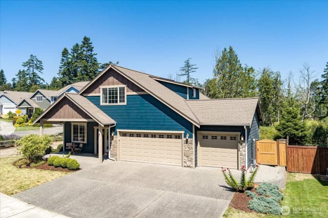 Property photo for 3230 Sw Fairway Point Drive, Oak Harbor photo 2