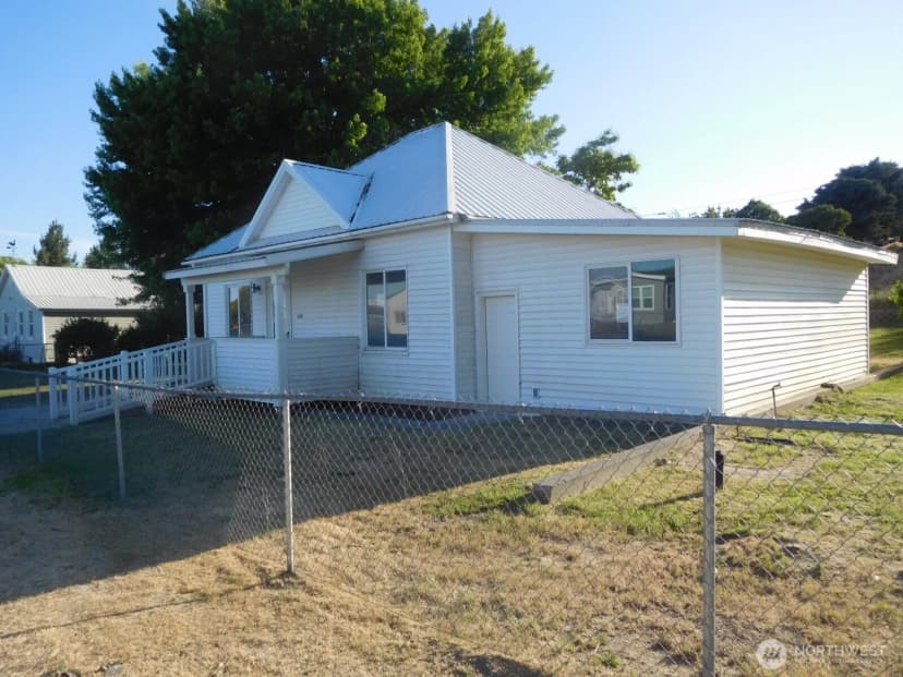Property photo for 135 N 3rd Avenue, Connell photo 3