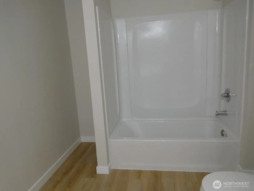 Property photo for 135 N 3rd Avenue, Connell photo 28
