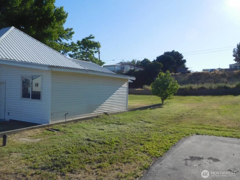 Property photo for 135 N 3rd Avenue, Connell photo 5