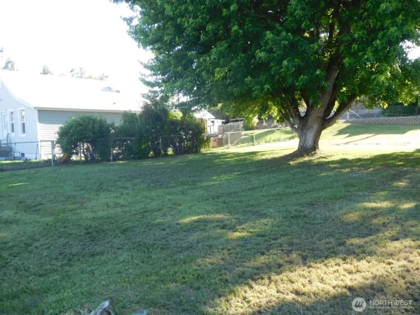 Property photo for 135 N 3rd Avenue, Connell photo 6