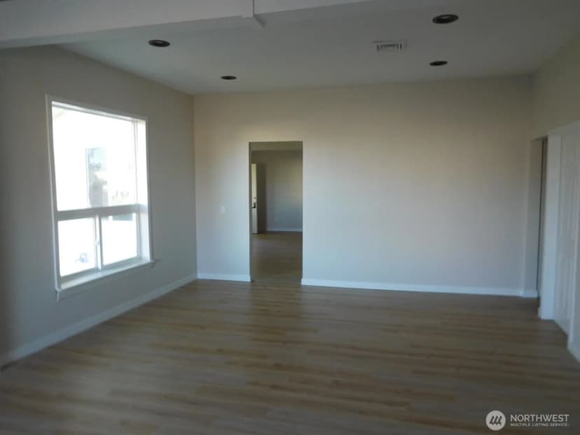 Property photo for 135 N 3rd Avenue, Connell photo 25