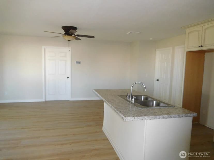 Property photo for 135 N 3rd Avenue, Connell photo 13