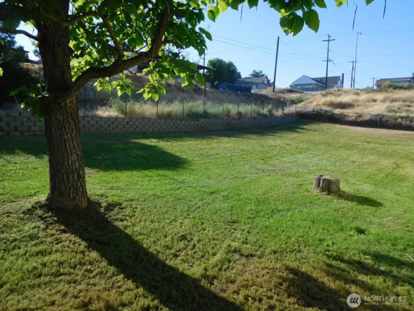 Property photo for 135 N 3rd Avenue, Connell photo 8