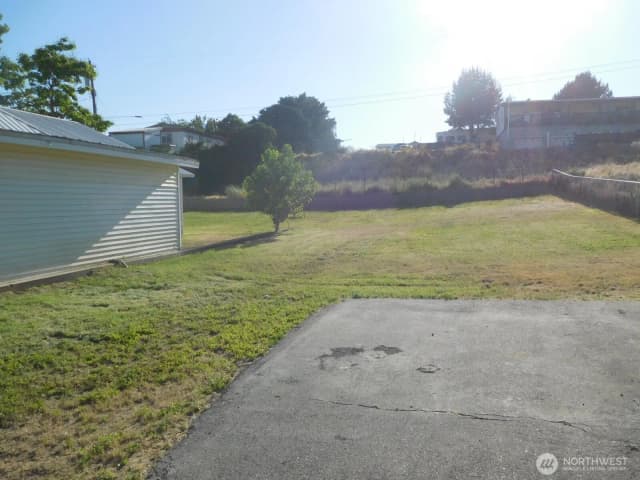 Property photo for 135 N 3rd Avenue, Connell photo 4