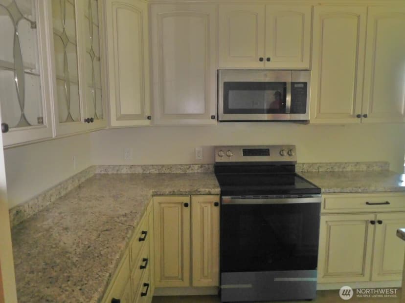 Property photo for 135 N 3rd Avenue, Connell photo 14