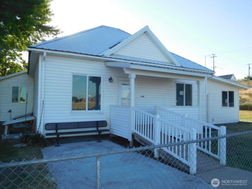 Property photo for 135 N 3rd Avenue, Connell photo 2