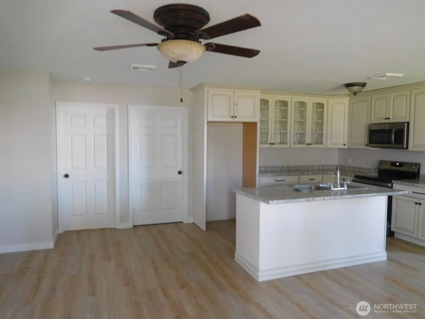 Property photo for 135 N 3rd Avenue, Connell photo 11