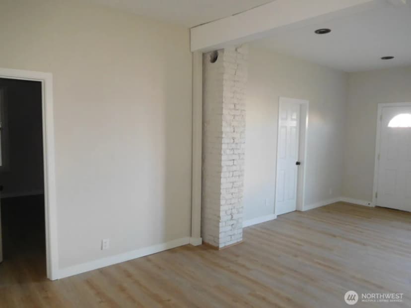 Property photo for 135 N 3rd Avenue, Connell photo 21