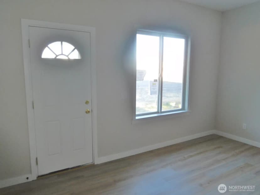 Property photo for 135 N 3rd Avenue, Connell photo 22