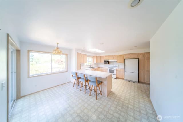 Property photo for 1101 W Mukilteo Boulevard, Everett photo 2