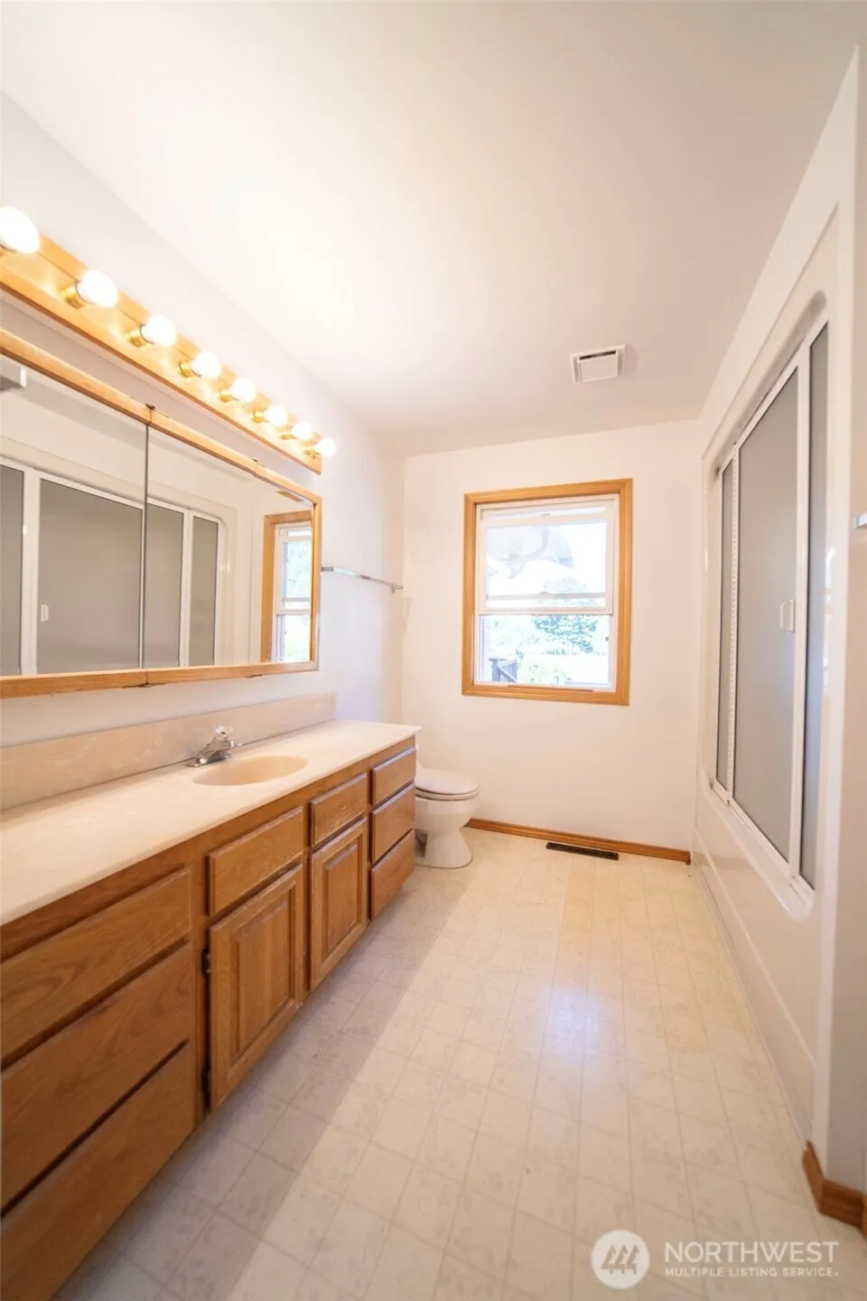 Property photo for 1101 W Mukilteo Boulevard, Everett photo 14