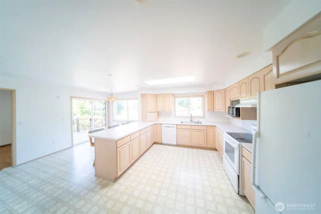 Property photo for 1101 W Mukilteo Boulevard, Everett photo 3
