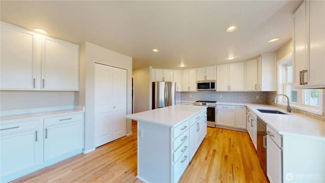 Property photo for 6502 61st Street W, University Place photo 3